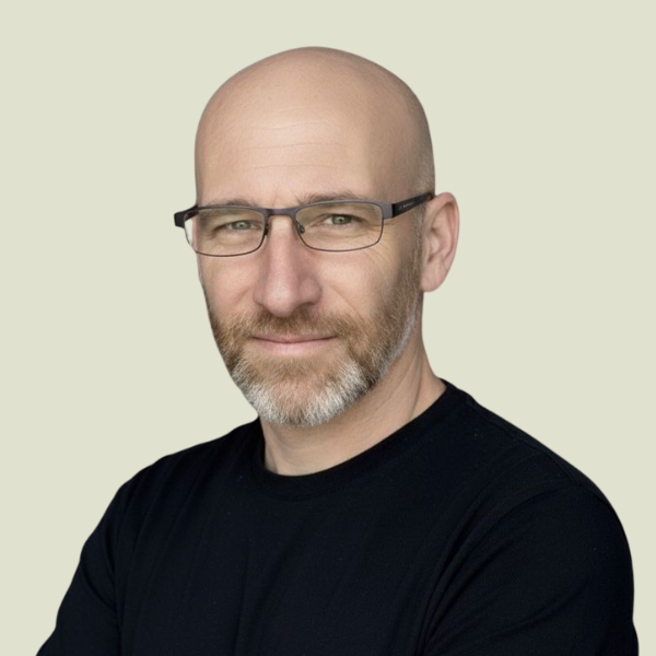 מני צור
    שחקן, במאי, כותב ויוצר עם יותר מעשרים שנות ניסיון בתיאטרון ובמדיה. בוגר בית הספר הגבוה לאומנויות הבמה בית צבי. כתב, ביים ומשחק בהצגה הגלימה שלי.